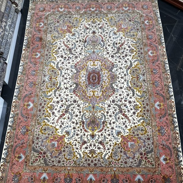 فرش ۹ متری بنام تبریز چله ابریشم و گل ابریشم